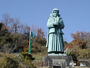 天草四郎の銅像（大矢野の藍の天草村）
